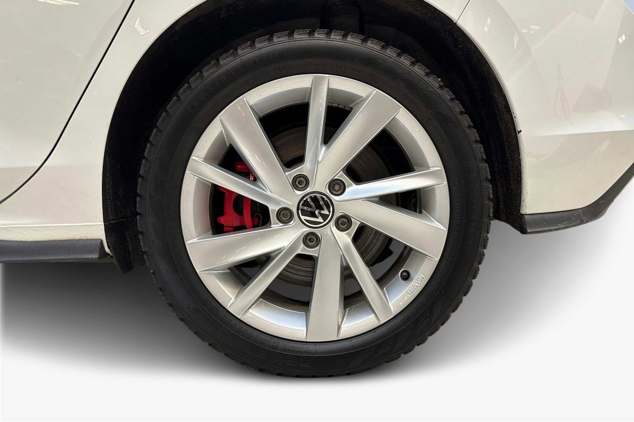 valkoinen Volkswagen Golf 2021 kuva 9.