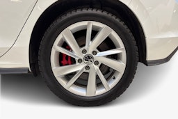 valkoinen Volkswagen Golf 2021 kuva 9.