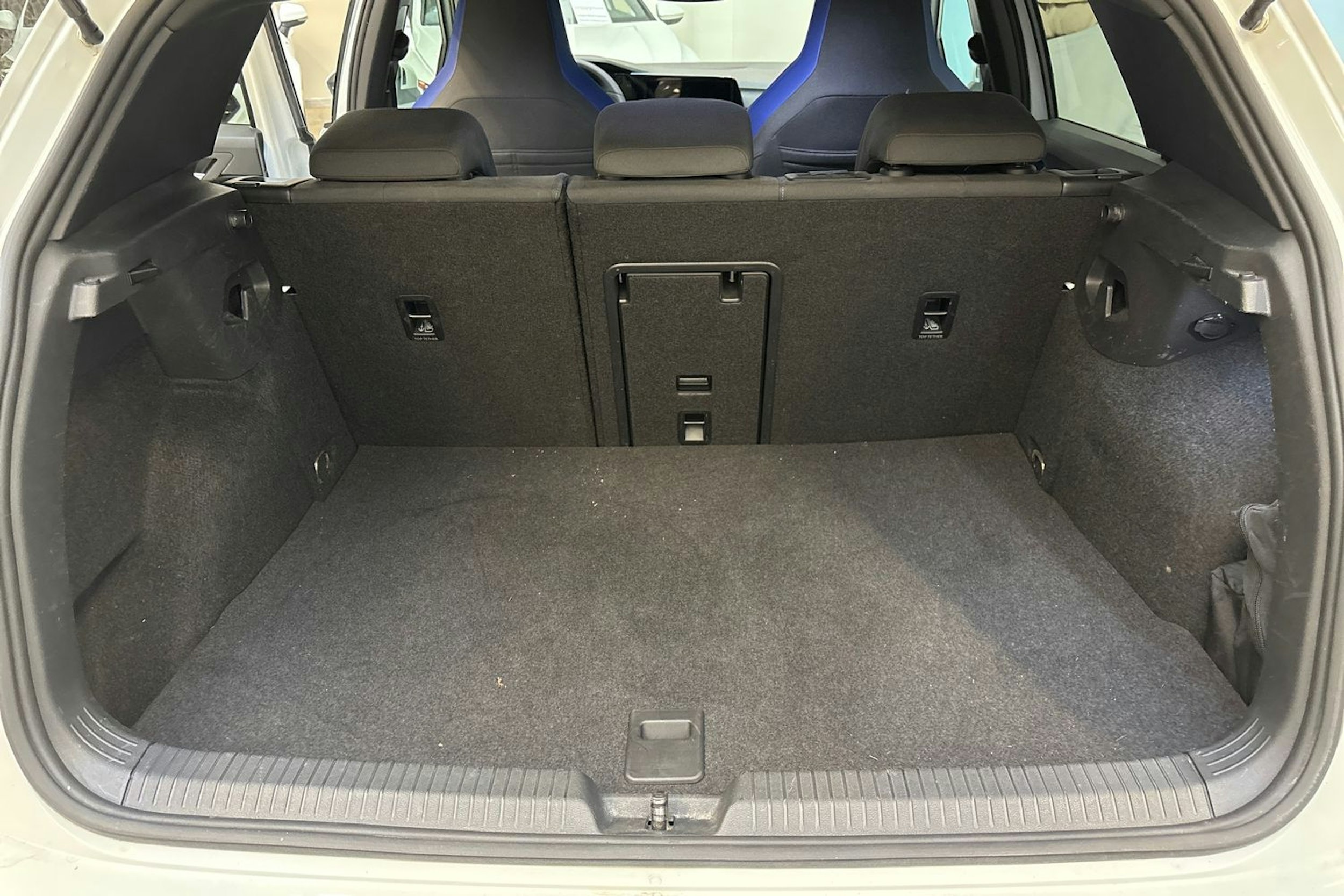 valkoinen Volkswagen Golf 2021 kuva 12.