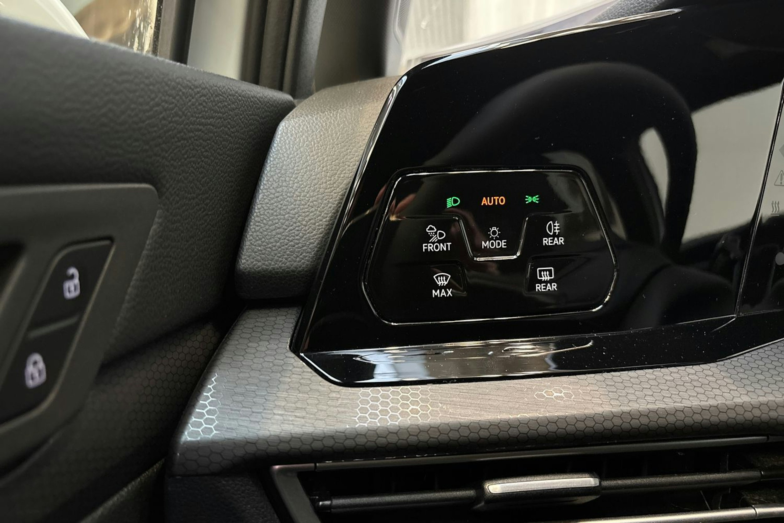 valkoinen Volkswagen Golf 2021 kuva 13.