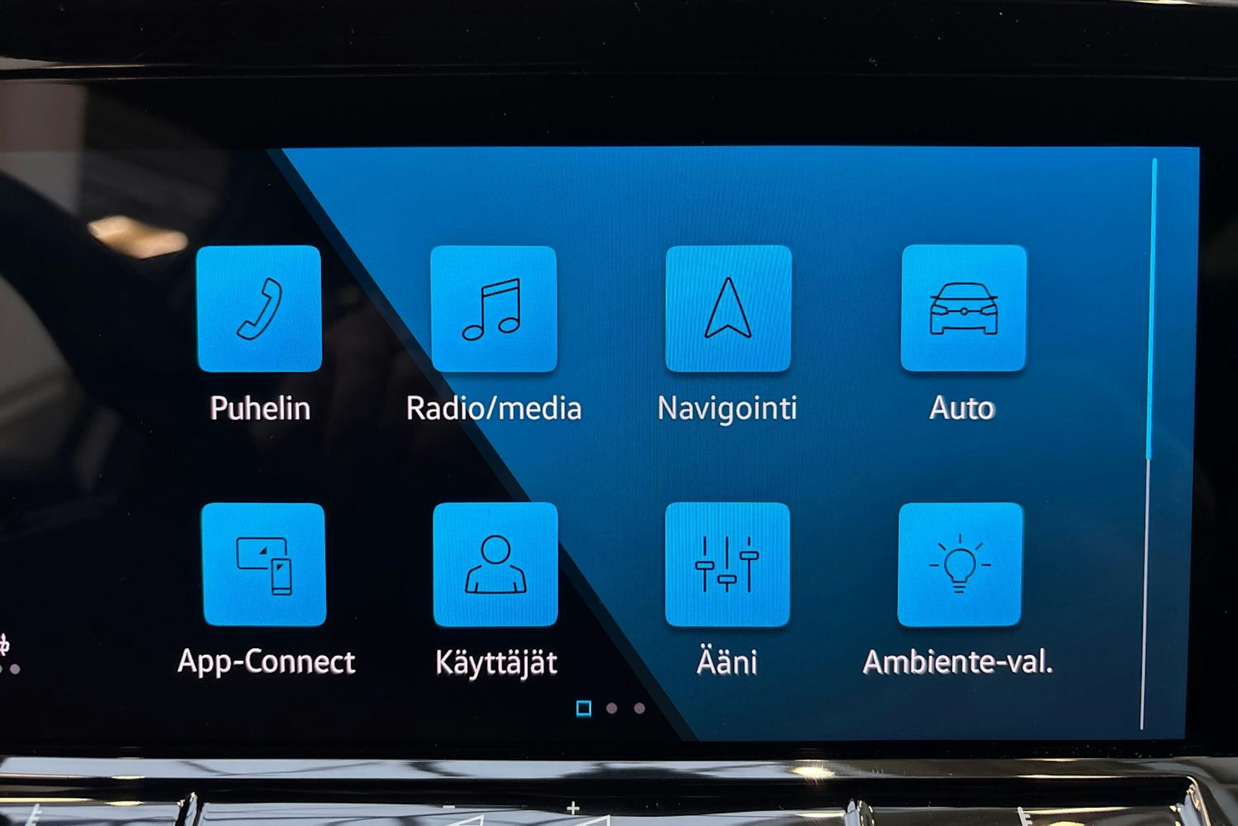 valkoinen Volkswagen Golf 2021 kuva 18.