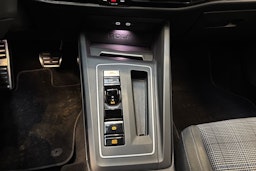 valkoinen Volkswagen Golf 2021 kuva 20.