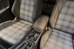 valkoinen Volkswagen Golf 2021 kuva 21.