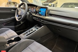 valkoinen Volkswagen Golf 2021 kuva 22.