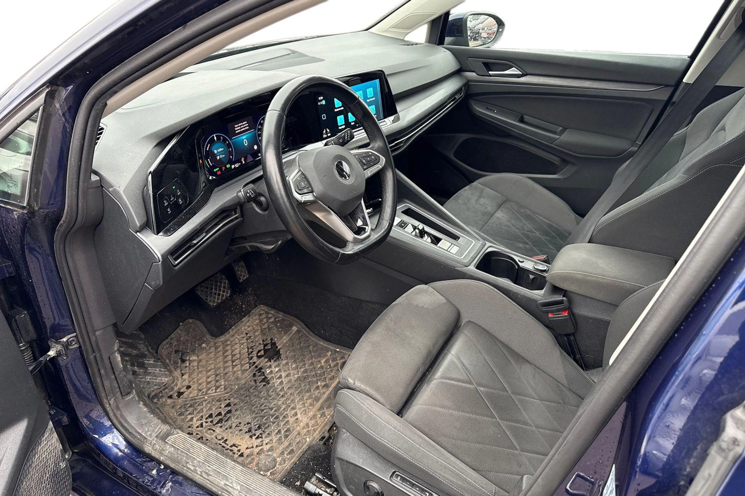 sininen Volkswagen Golf 2021 kuva 3.