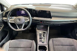 sininen Volkswagen Golf 2021 kuva 9.