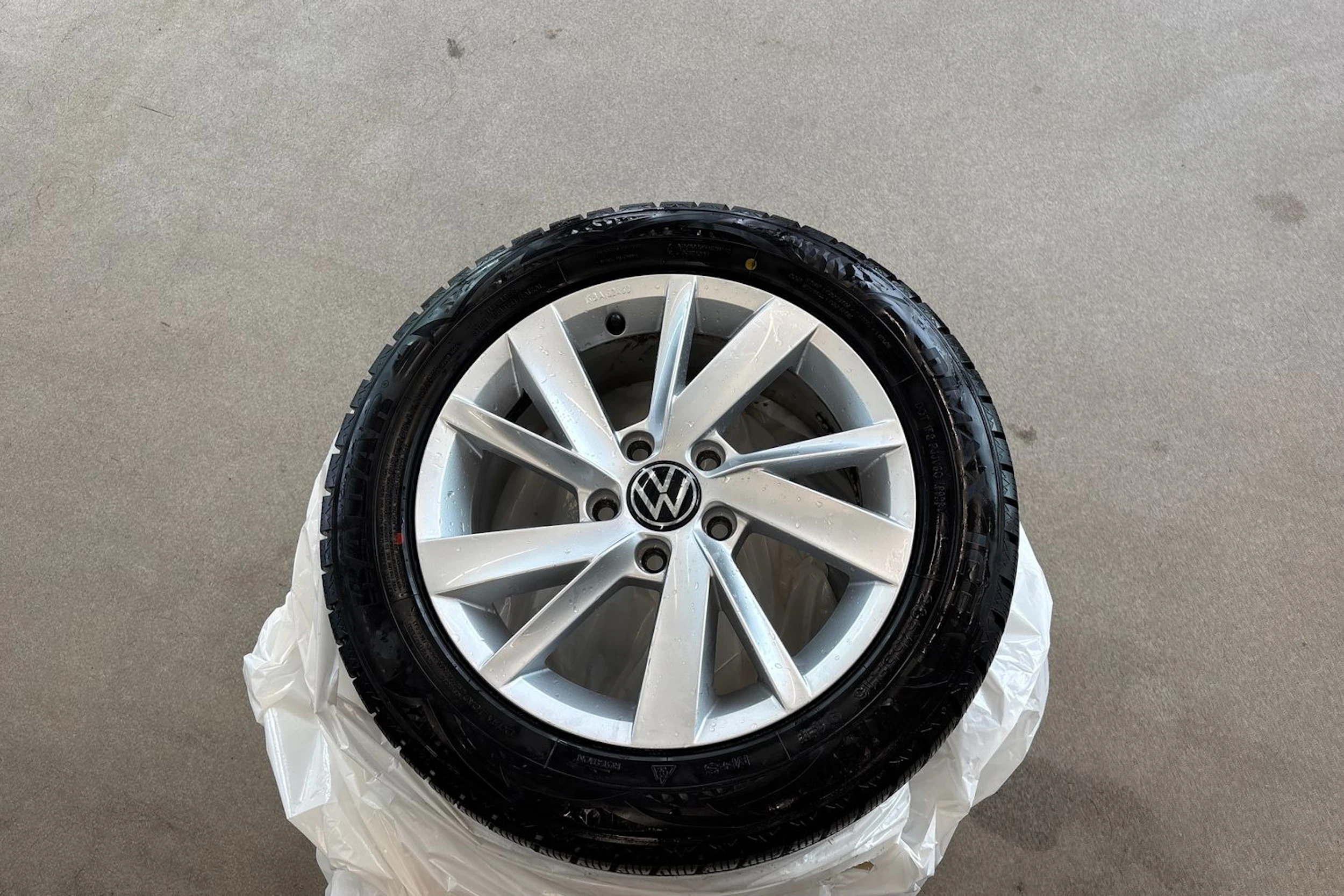 sininen Volkswagen Golf 2021 kuva 13.