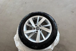 sininen Volkswagen Golf 2021 kuva 13.