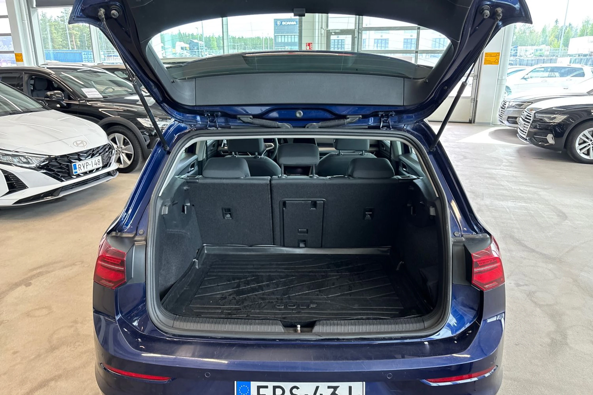 sininen Volkswagen Golf 2021 kuva 15.