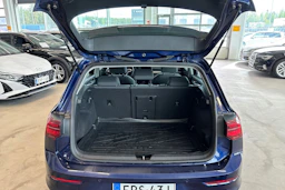 sininen Volkswagen Golf 2021 kuva 15.