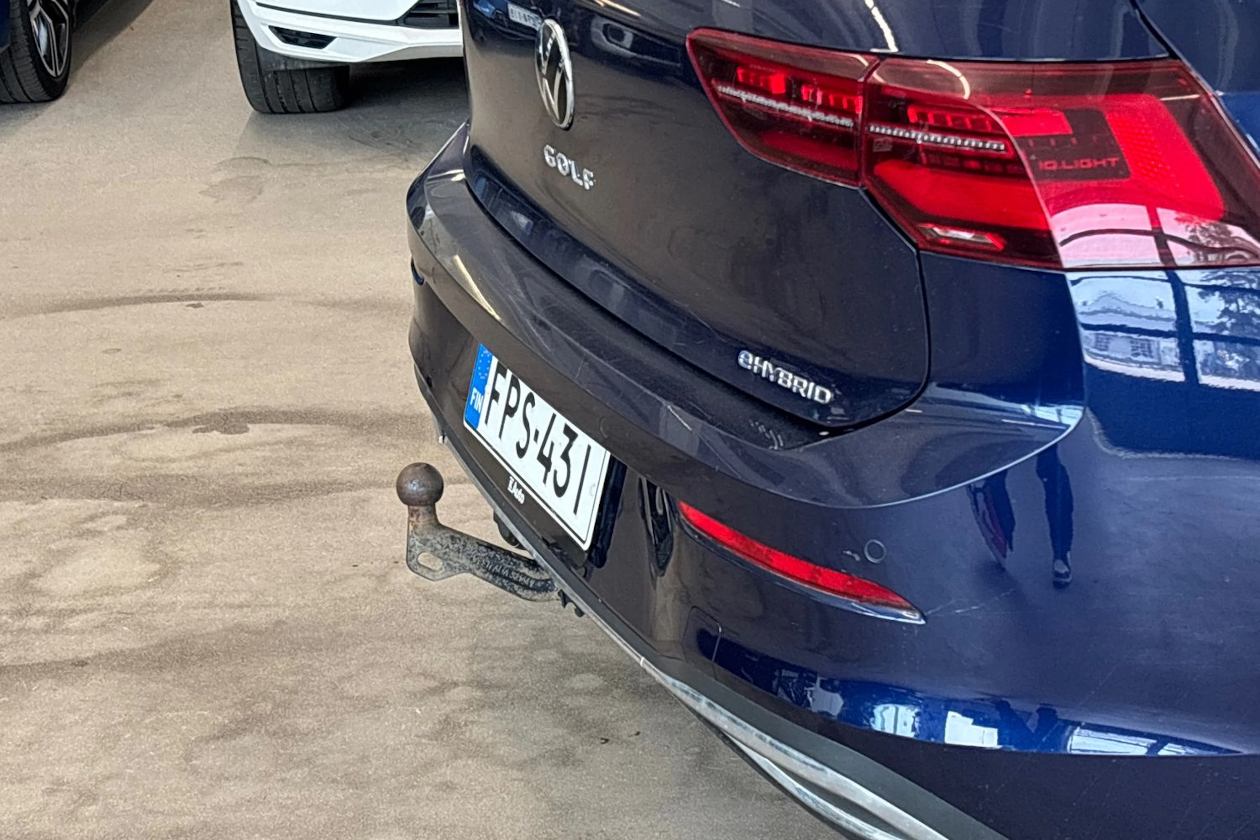 sininen Volkswagen Golf 2021 kuva 16.