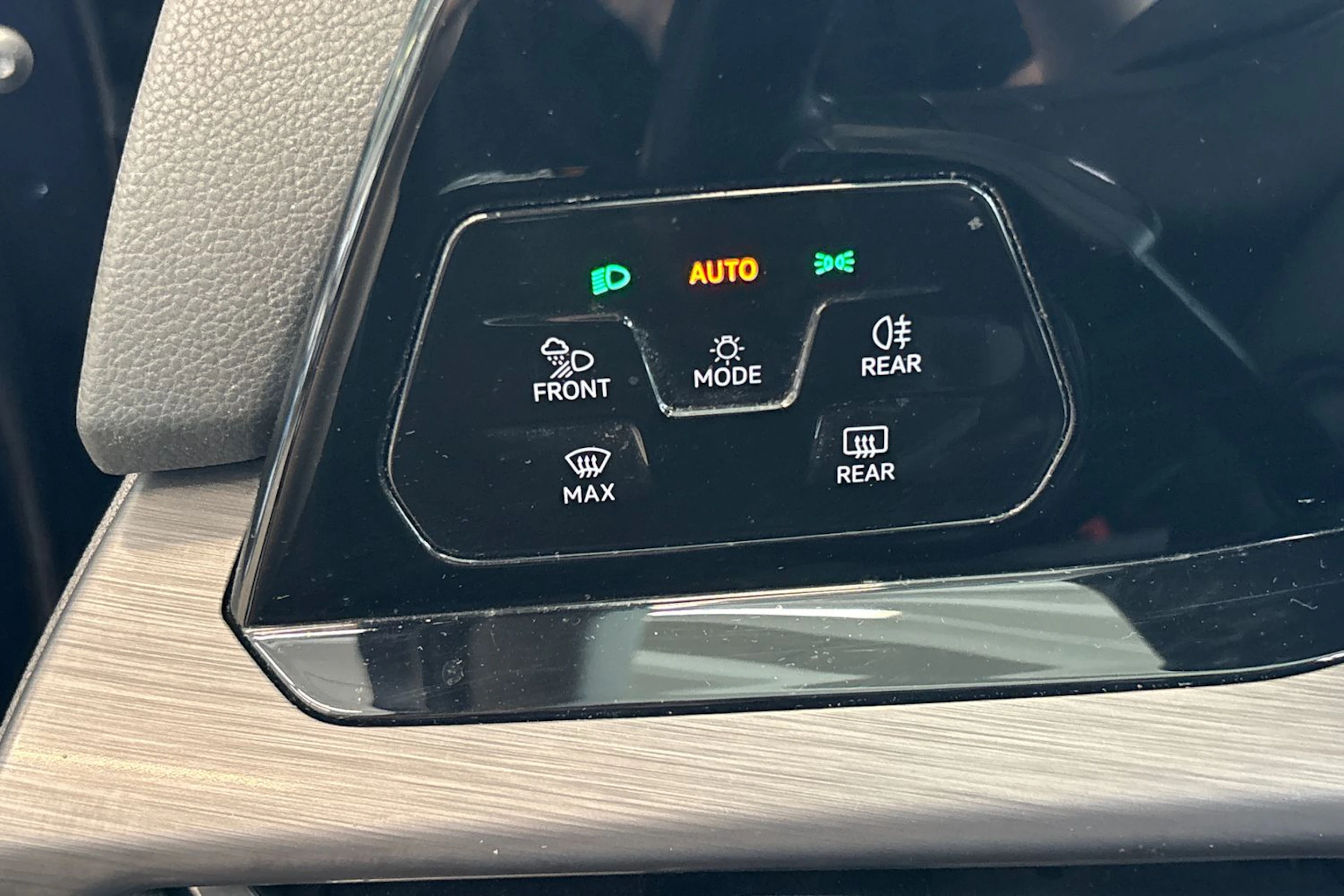 sininen Volkswagen Golf 2021 kuva 22.