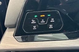 sininen Volkswagen Golf 2021 kuva 22.