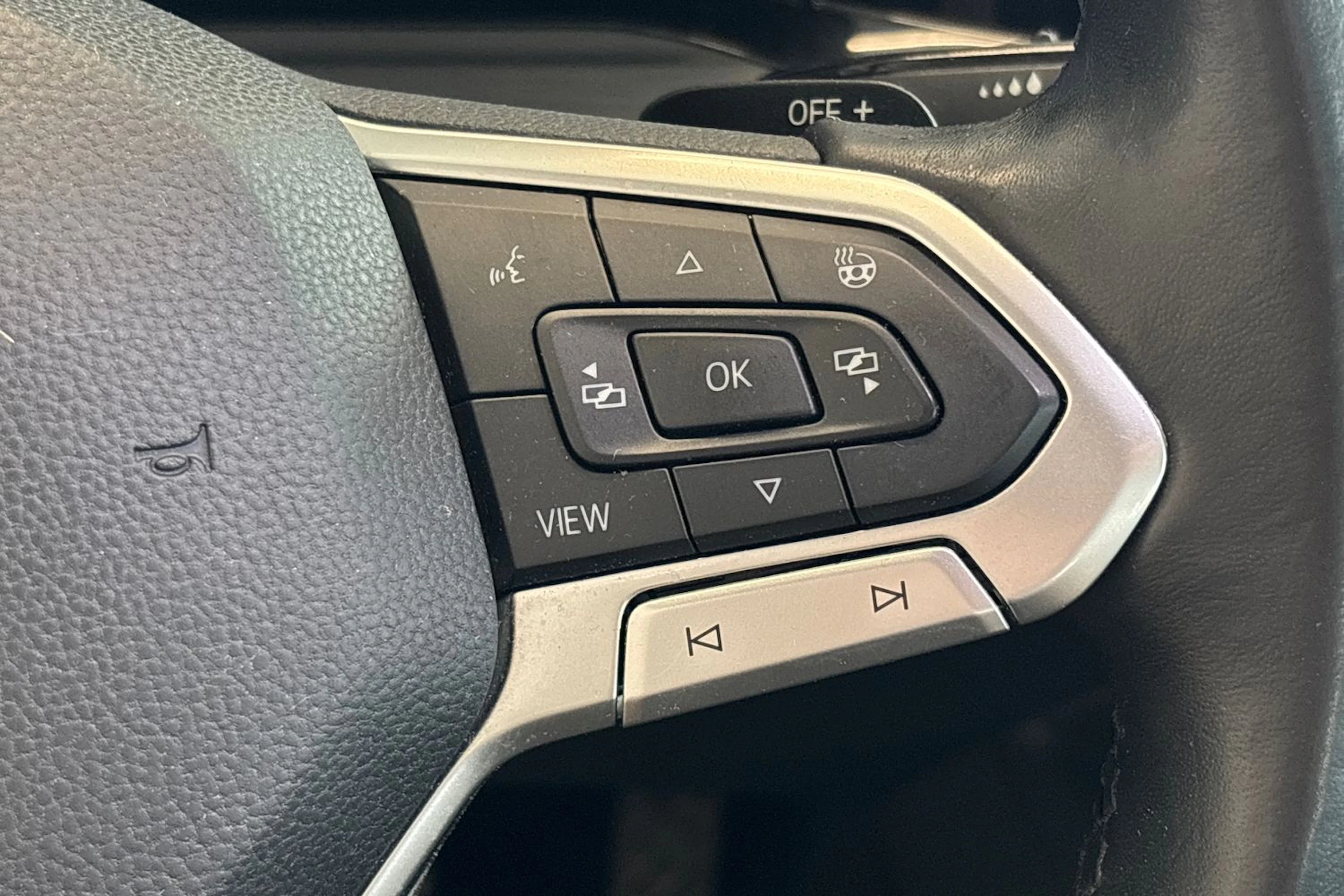 sininen Volkswagen Golf 2021 kuva 24.