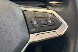 sininen Volkswagen Golf 2021 kuva 24.