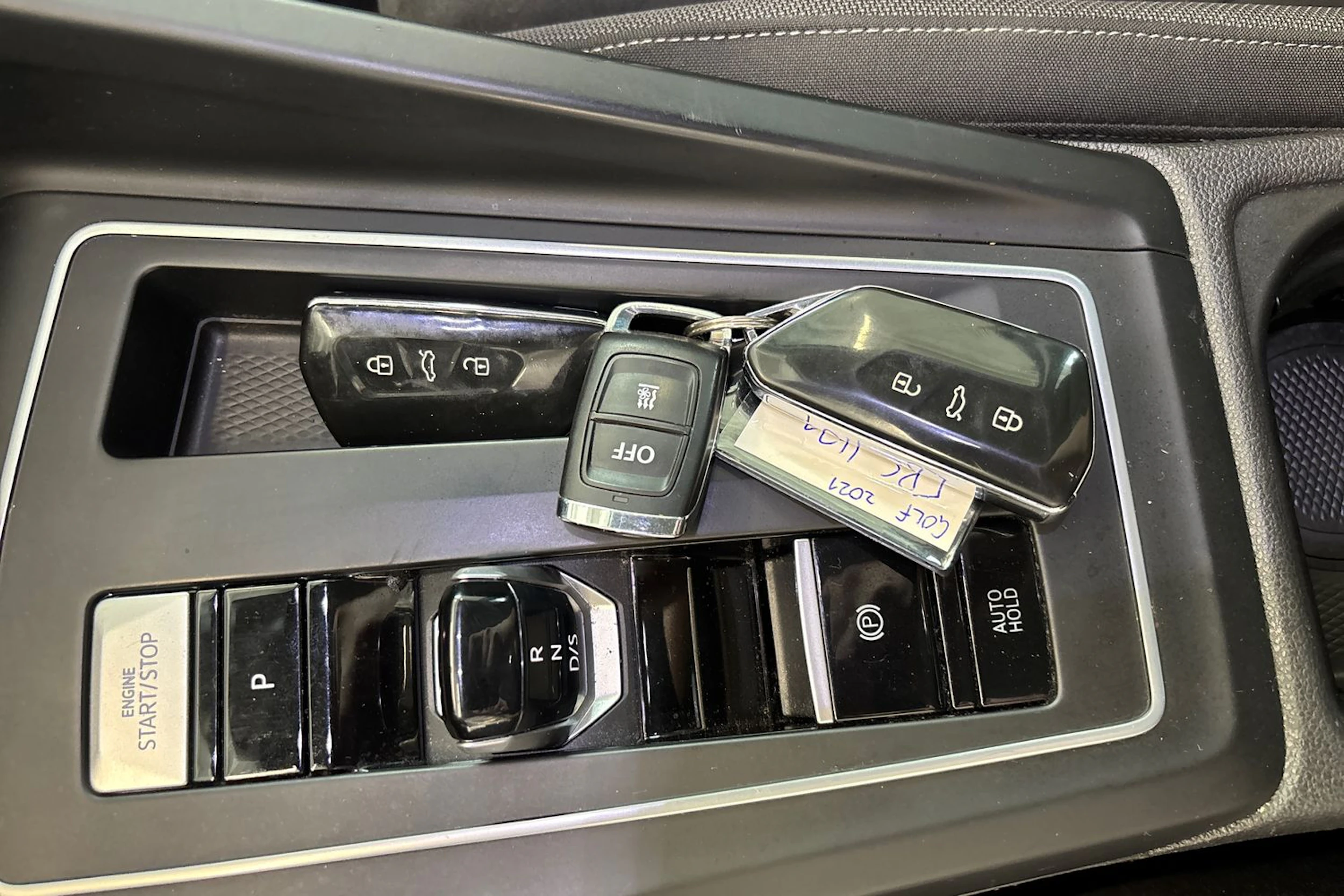 sininen Volkswagen Golf 2021 kuva 28.