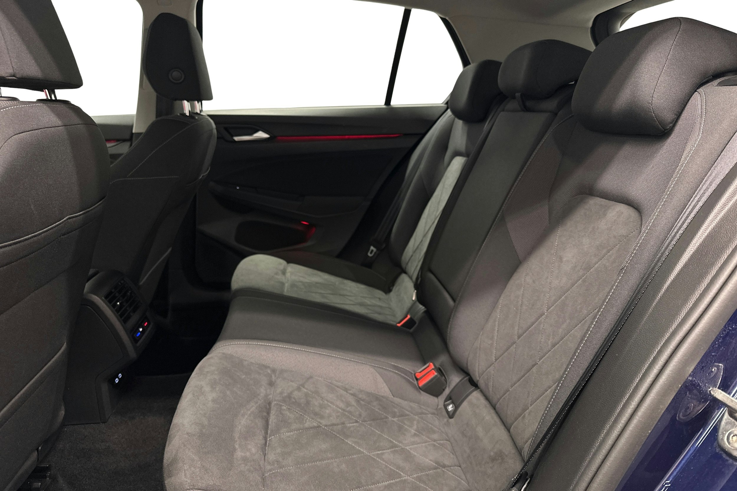 sininen Volkswagen Golf 2021 kuva 8.