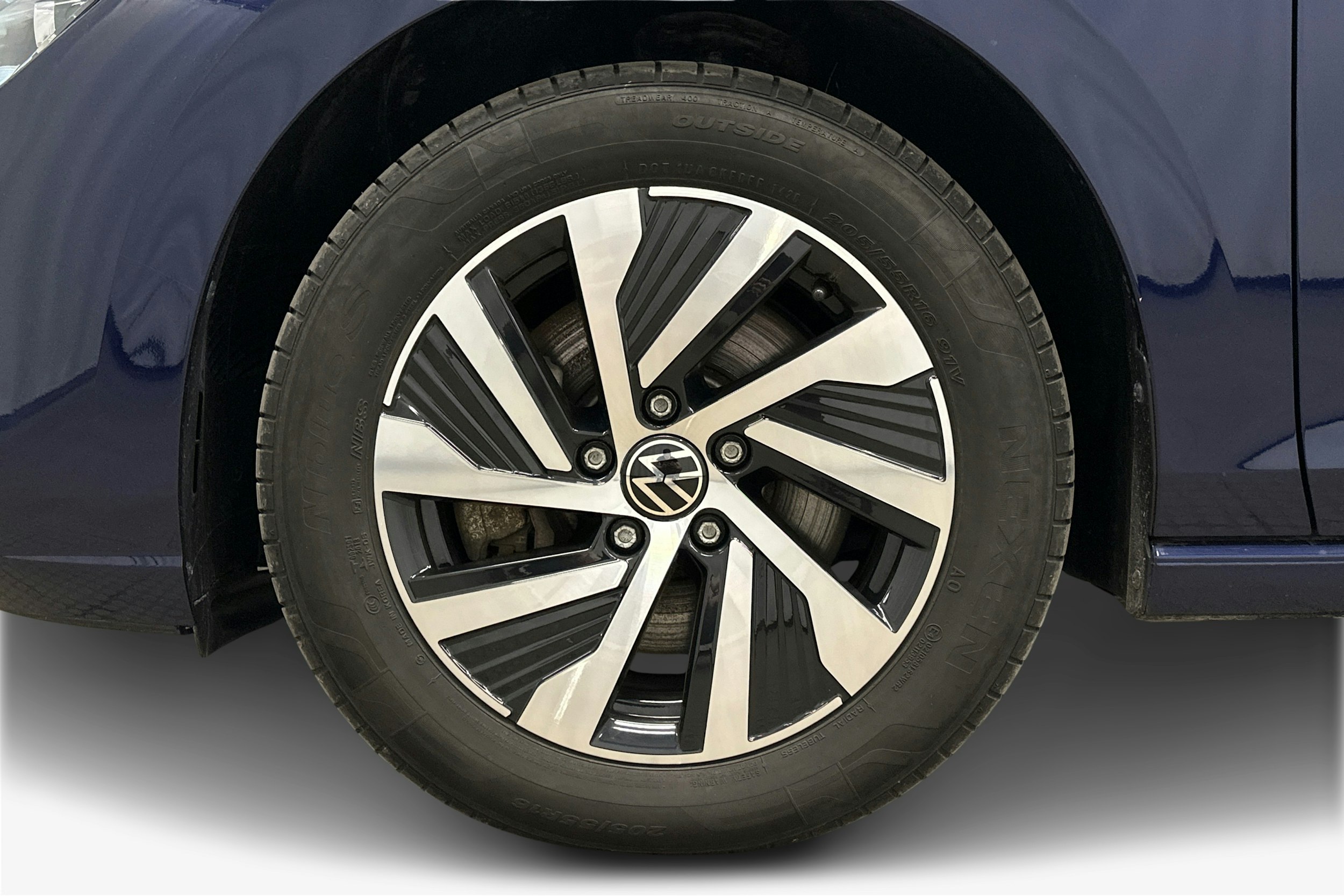 sininen Volkswagen Golf 2021 kuva 9.