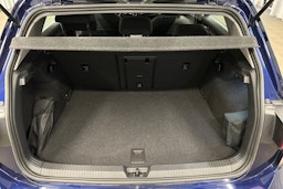 sininen Volkswagen Golf 2021 kuva 11.