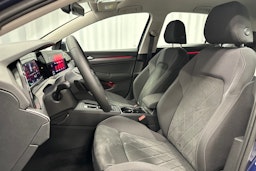 sininen Volkswagen Golf 2021 kuva 14.