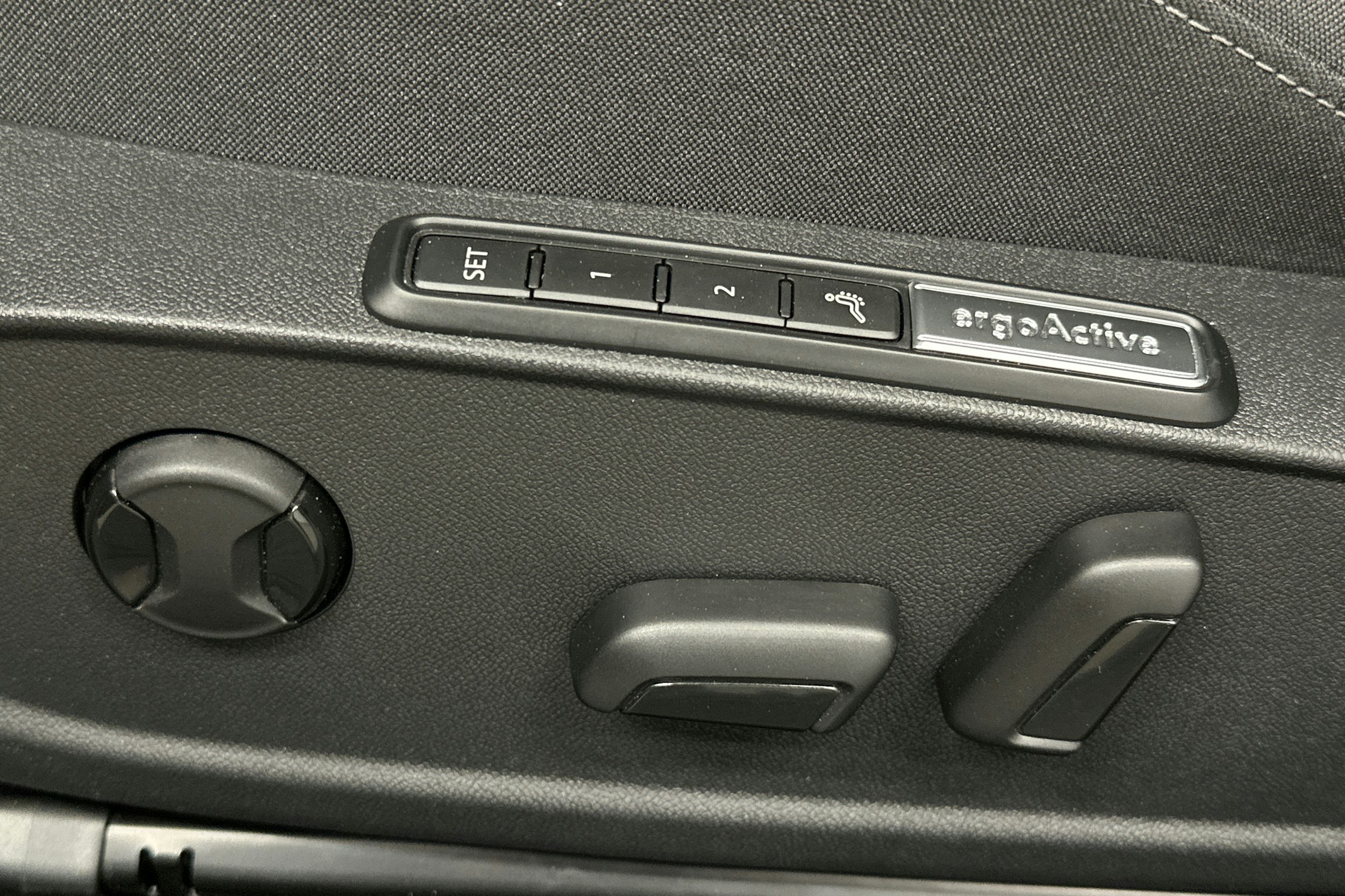 sininen Volkswagen Golf 2021 kuva 15.