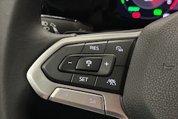 sininen Volkswagen Golf 2021 kuva 16.