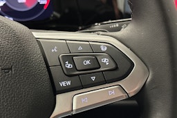 sininen Volkswagen Golf 2021 kuva 17.