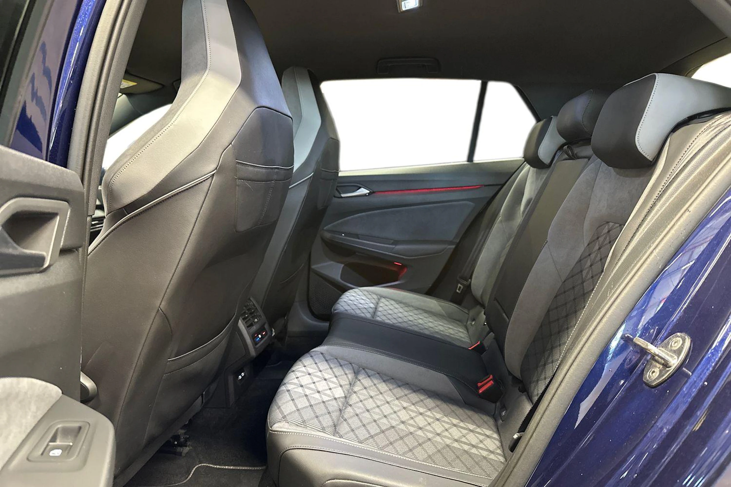Sininen Volkswagen GOLF 2021 kuva 8.