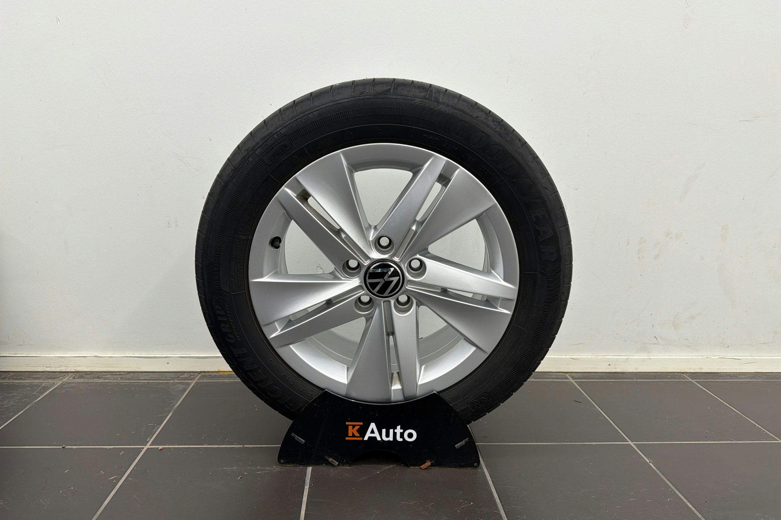 met. hopea Volkswagen Golf 2021 kuva 13.