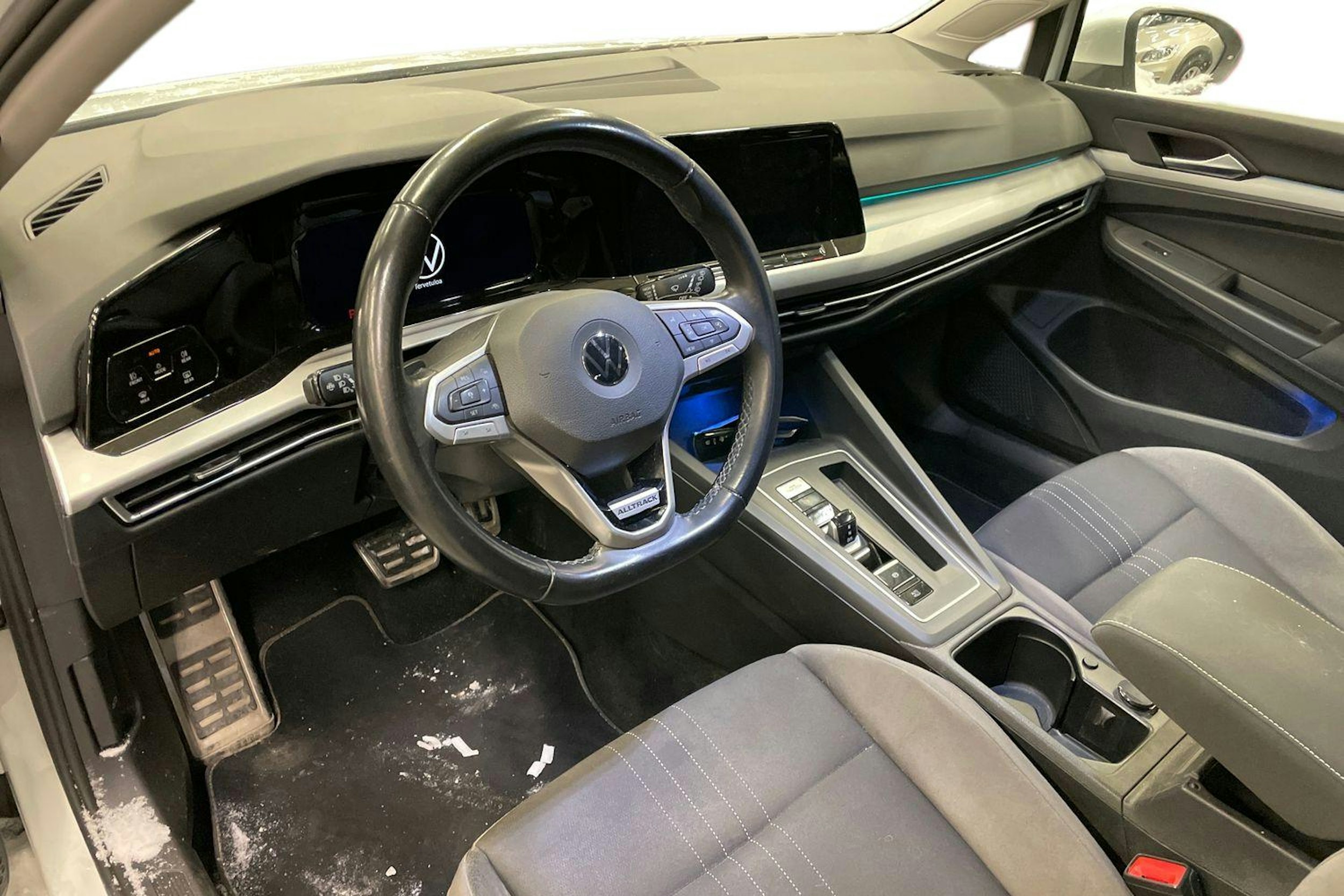 Valkoinen Volkswagen GOLF 2021 kuva 3.