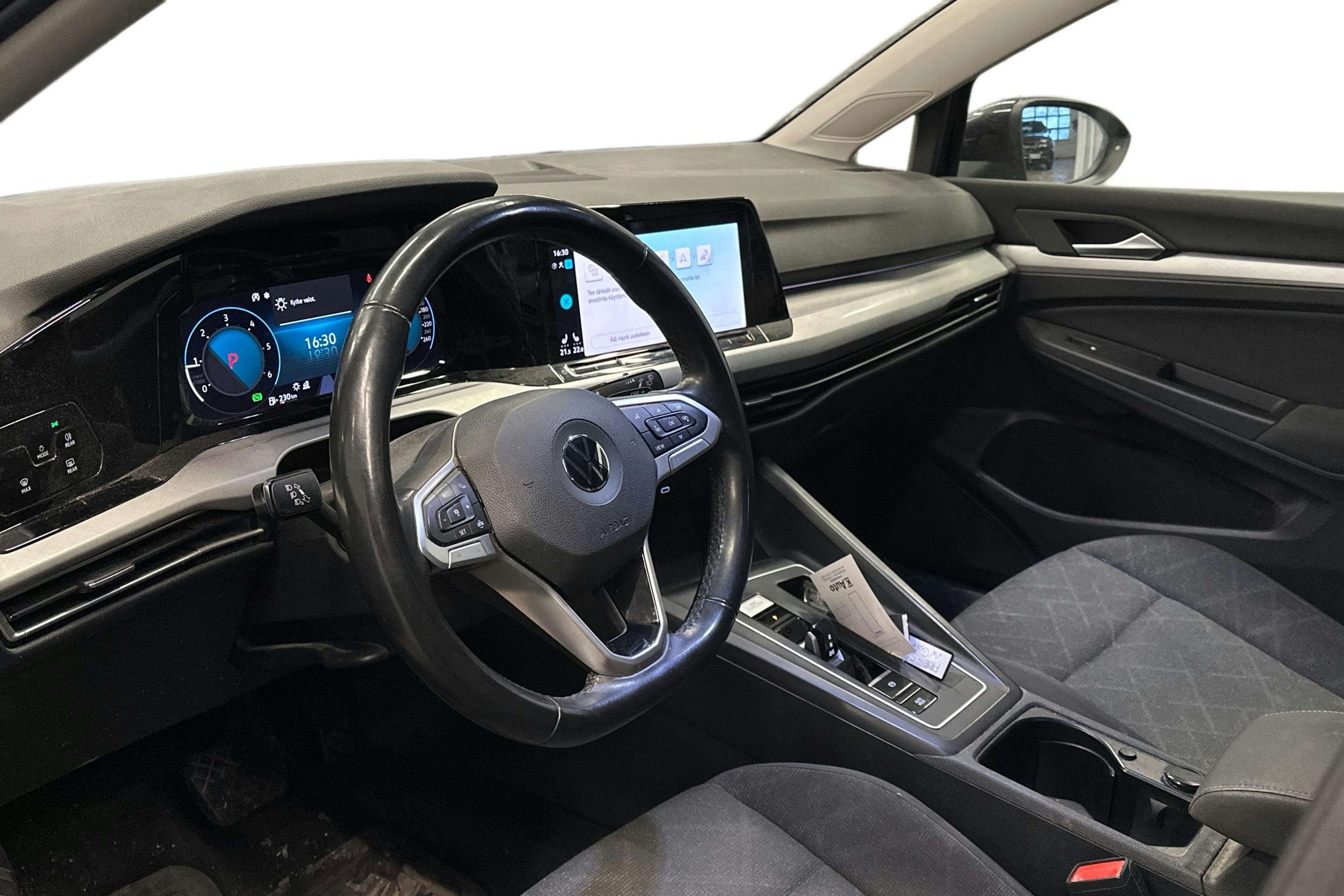 musta Volkswagen Golf 2021 kuva 3.