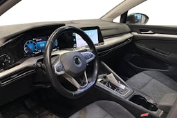 musta Volkswagen Golf 2021 kuva 3.