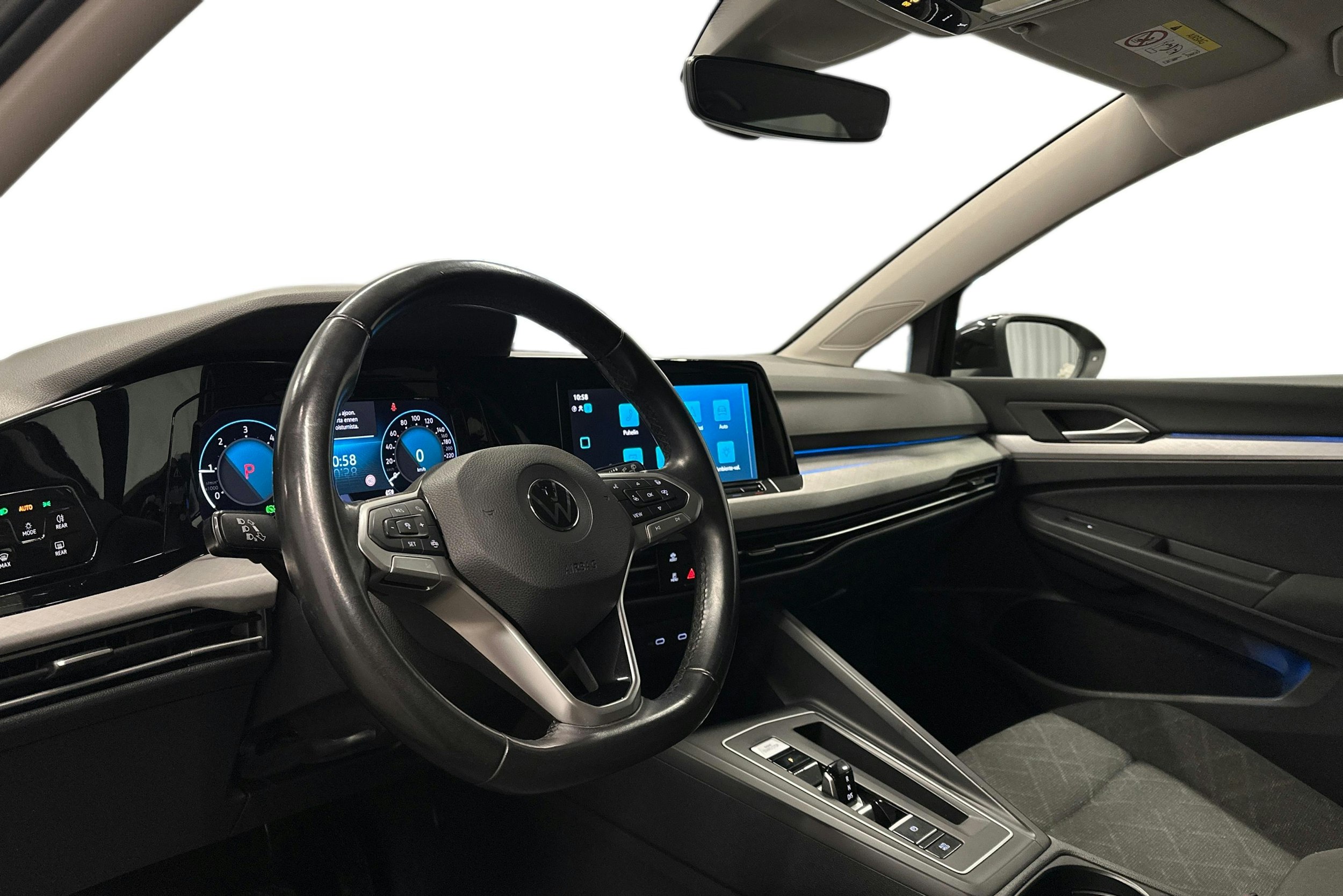 musta Volkswagen Golf 2021 kuva 7.