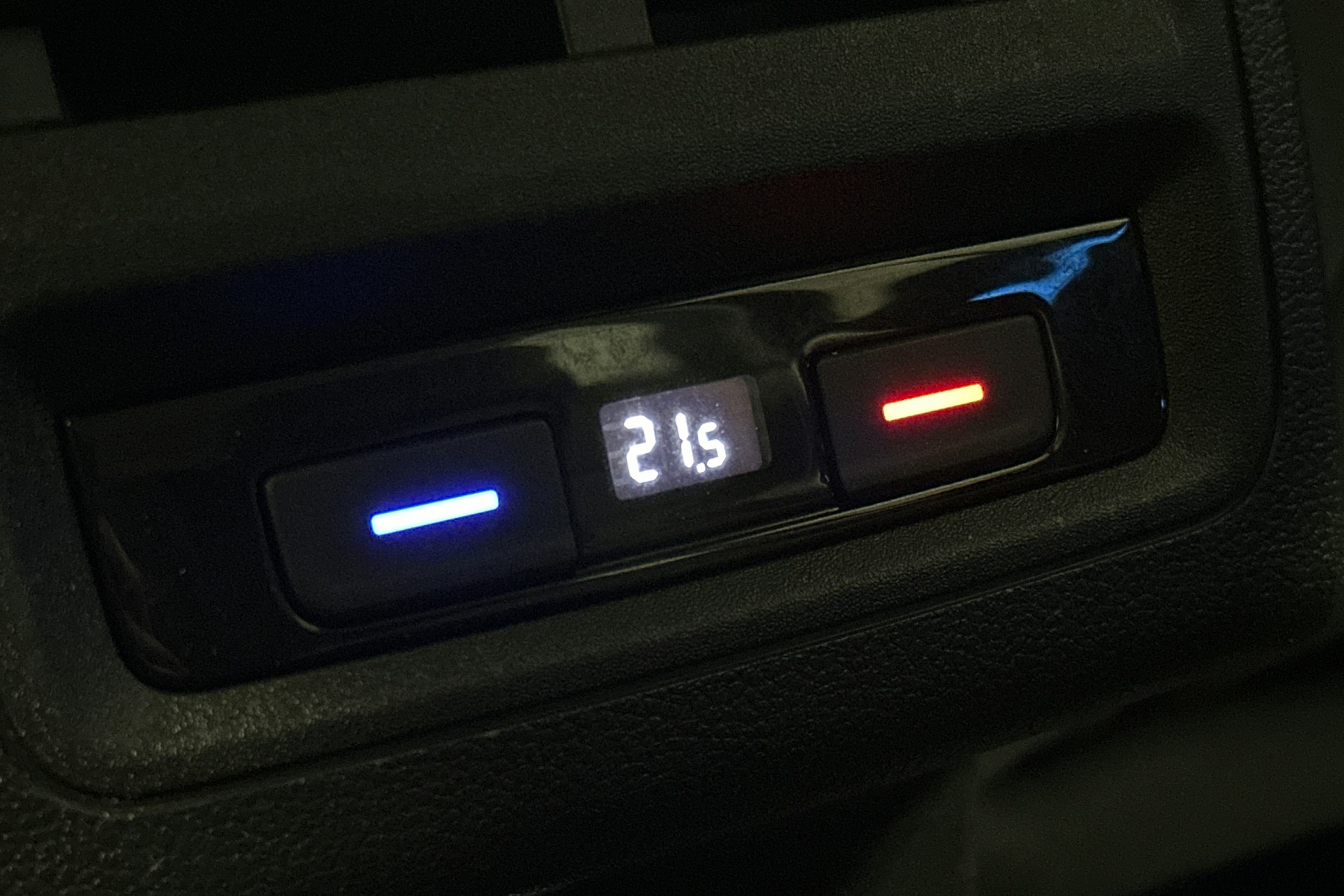 musta Volkswagen Golf 2021 kuva 16.