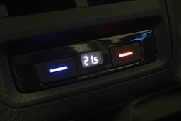 musta Volkswagen Golf 2021 kuva 16.