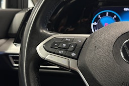 musta Volkswagen Golf 2021 kuva 19.