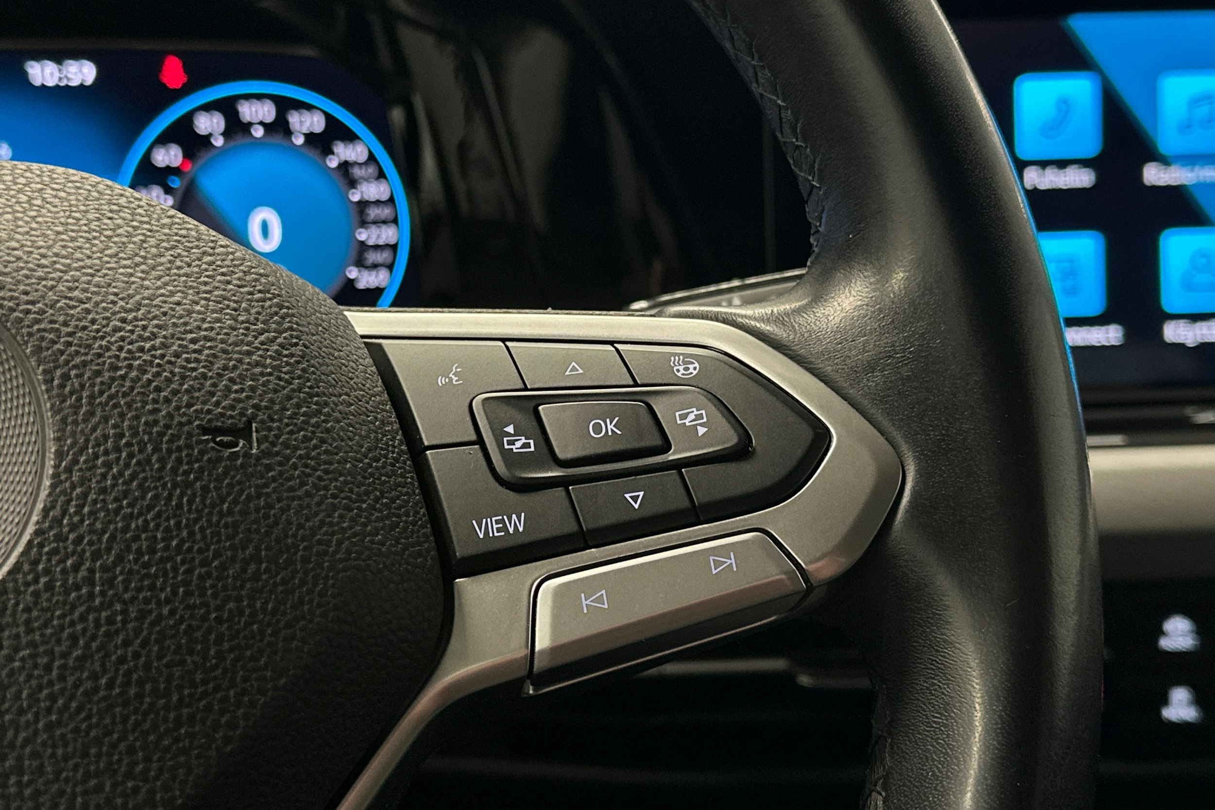 musta Volkswagen Golf 2021 kuva 20.