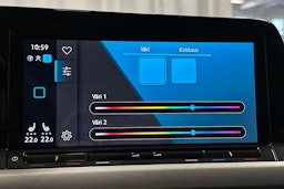 musta Volkswagen Golf 2021 kuva 24.