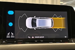 musta Volkswagen Golf 2021 kuva 28.