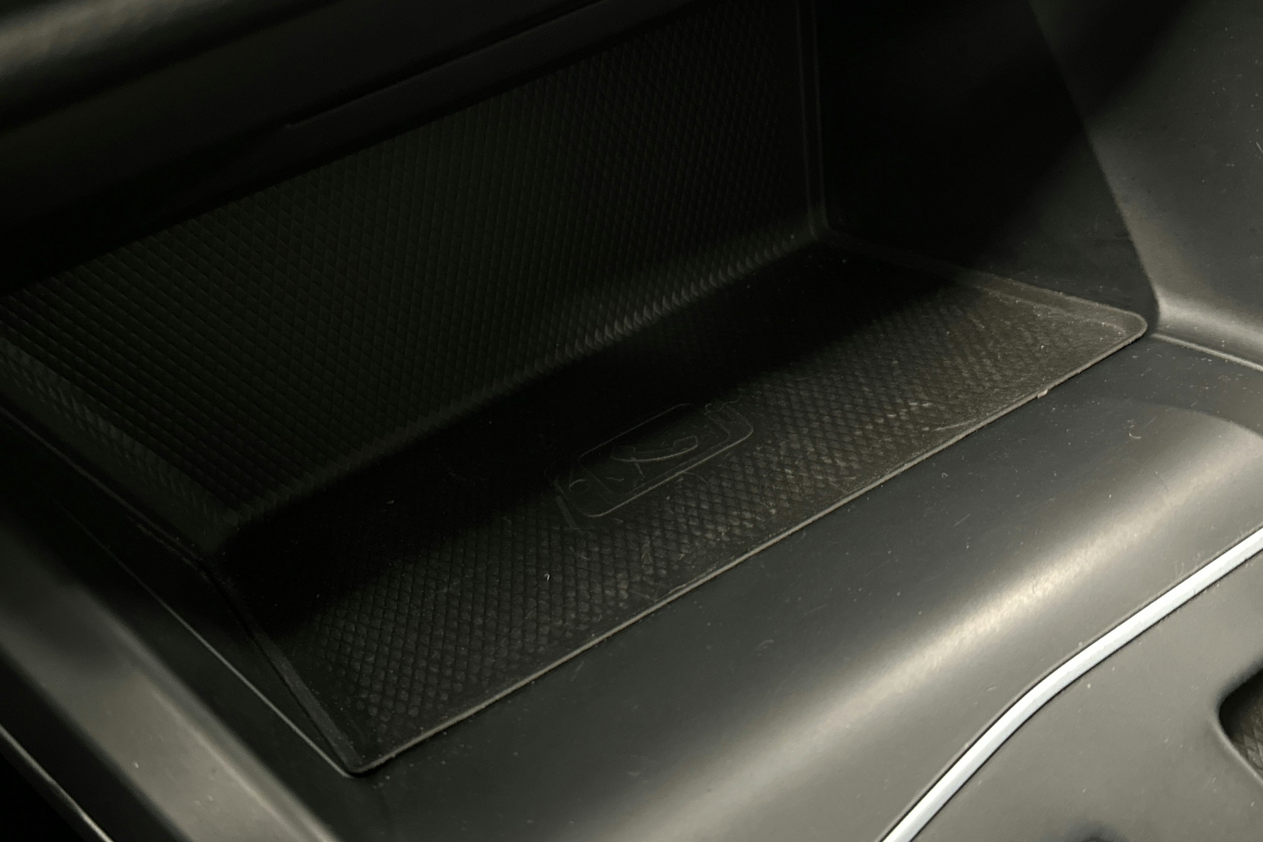 musta Volkswagen Golf 2021 kuva 29.