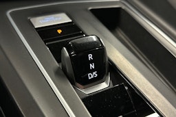 musta Volkswagen Golf 2021 kuva 30.