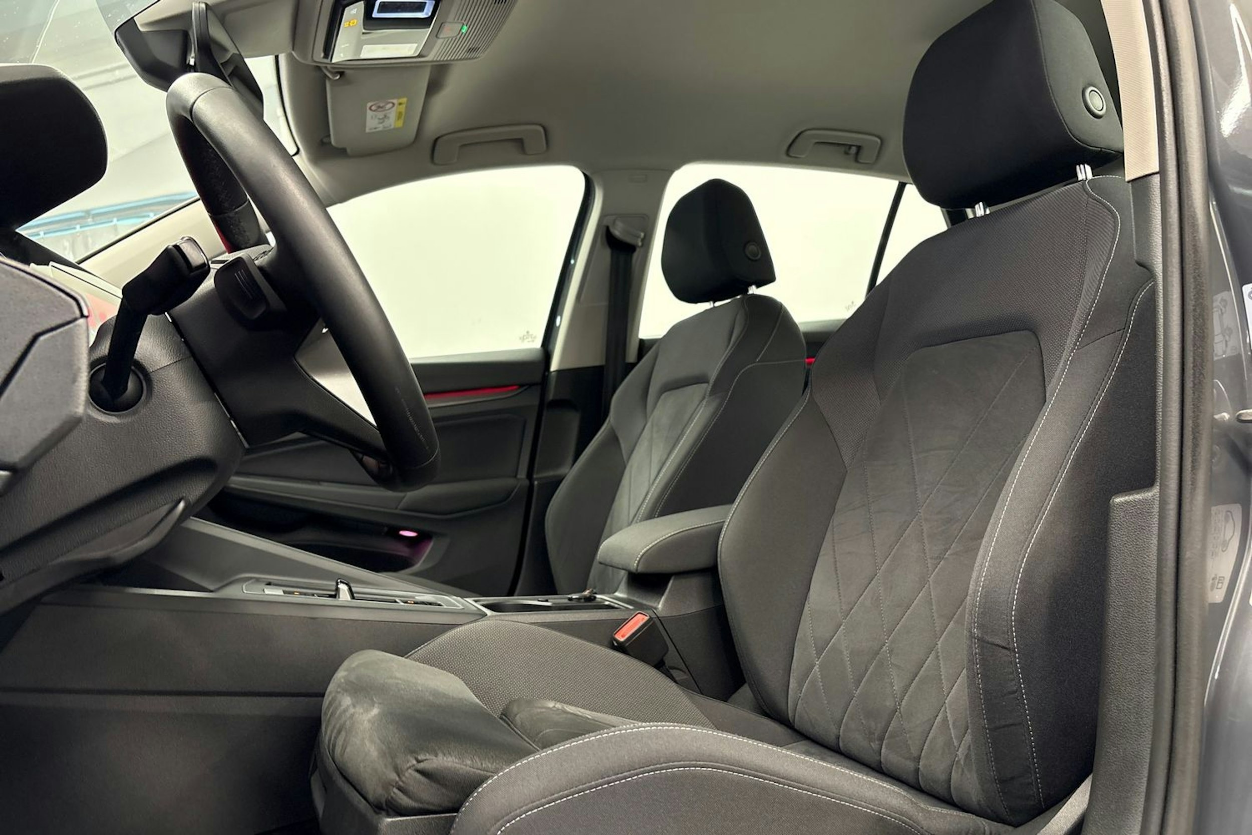 harmaa Volkswagen Golf 2021 kuva 16.