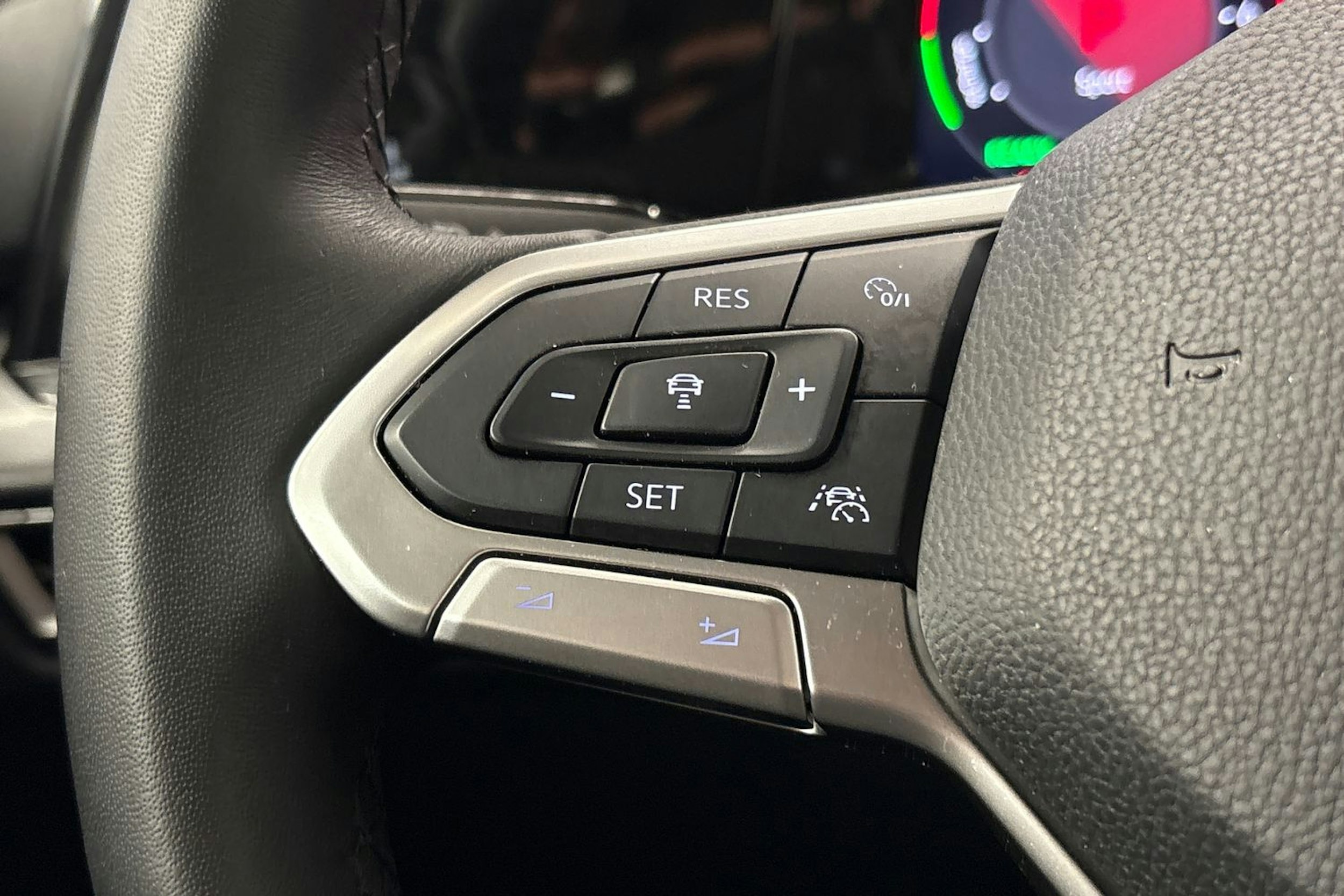 harmaa Volkswagen Golf 2021 kuva 18.