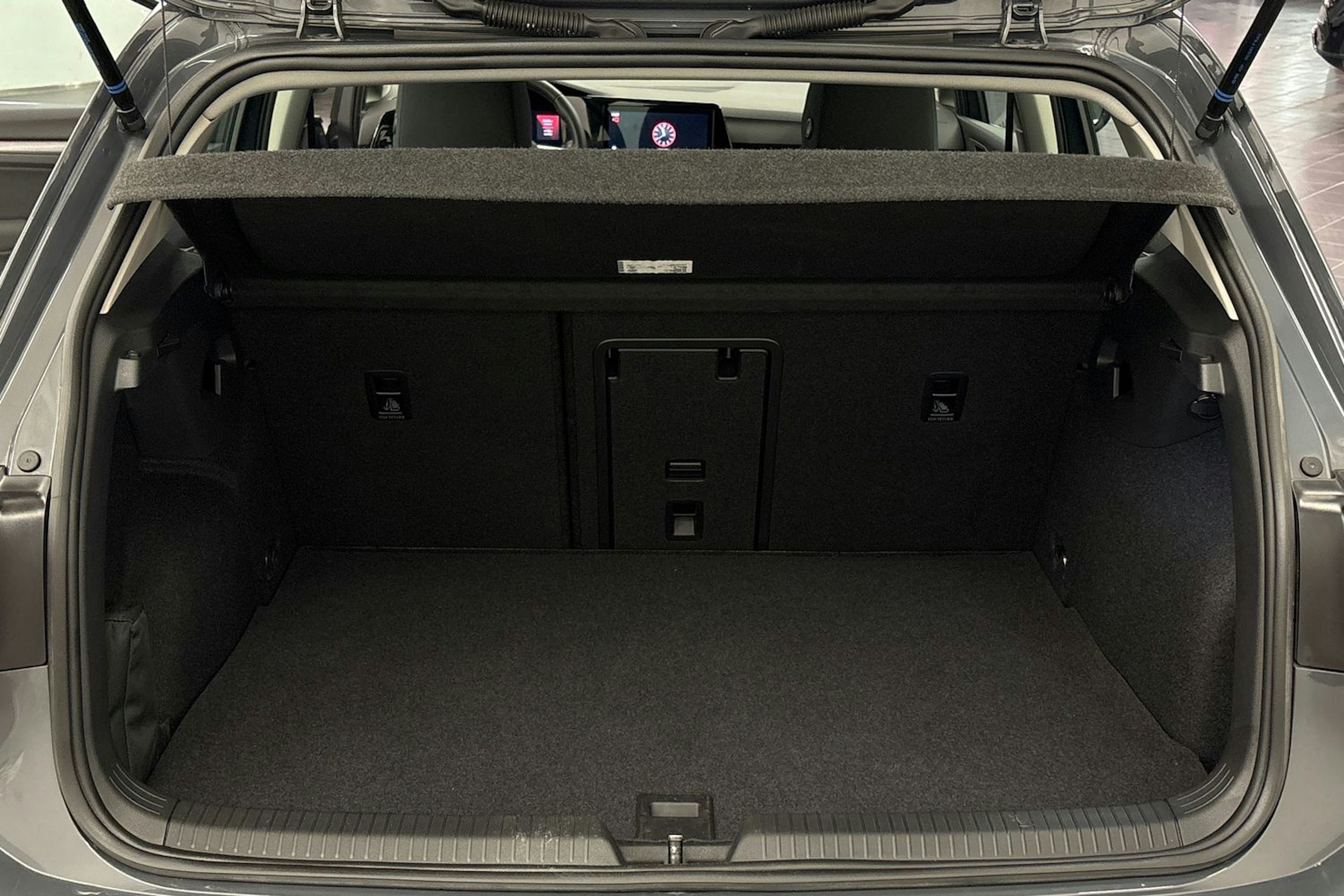 harmaa Volkswagen Golf 2021 kuva 29.