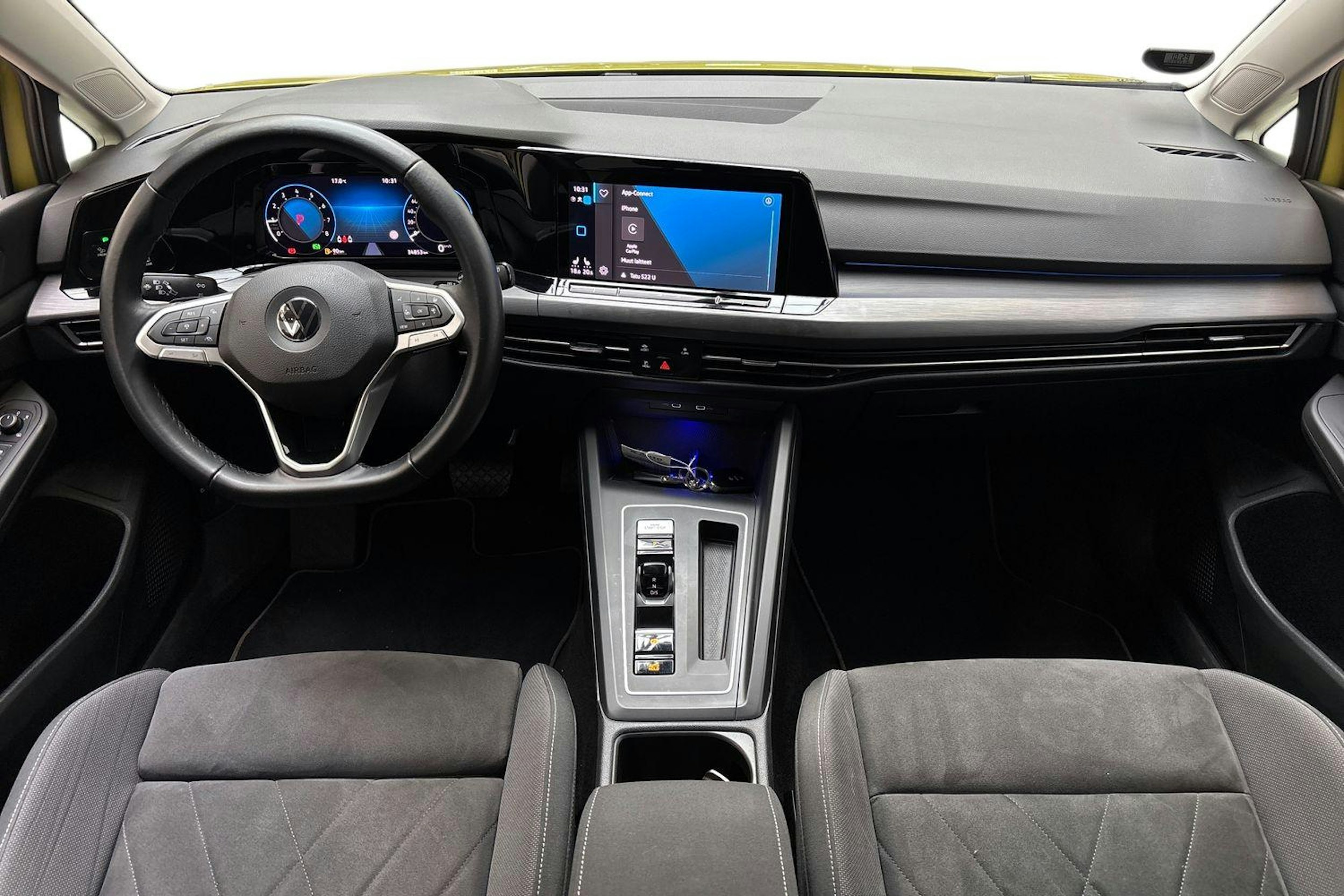 keltainen Volkswagen Golf 2021 kuva 7.