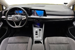 keltainen Volkswagen Golf 2021 kuva 7.
