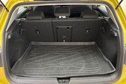 keltainen Volkswagen Golf 2021 kuva 11.