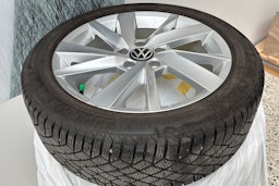 keltainen Volkswagen Golf 2021 kuva 12.
