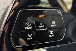 keltainen Volkswagen Golf 2021 kuva 13.