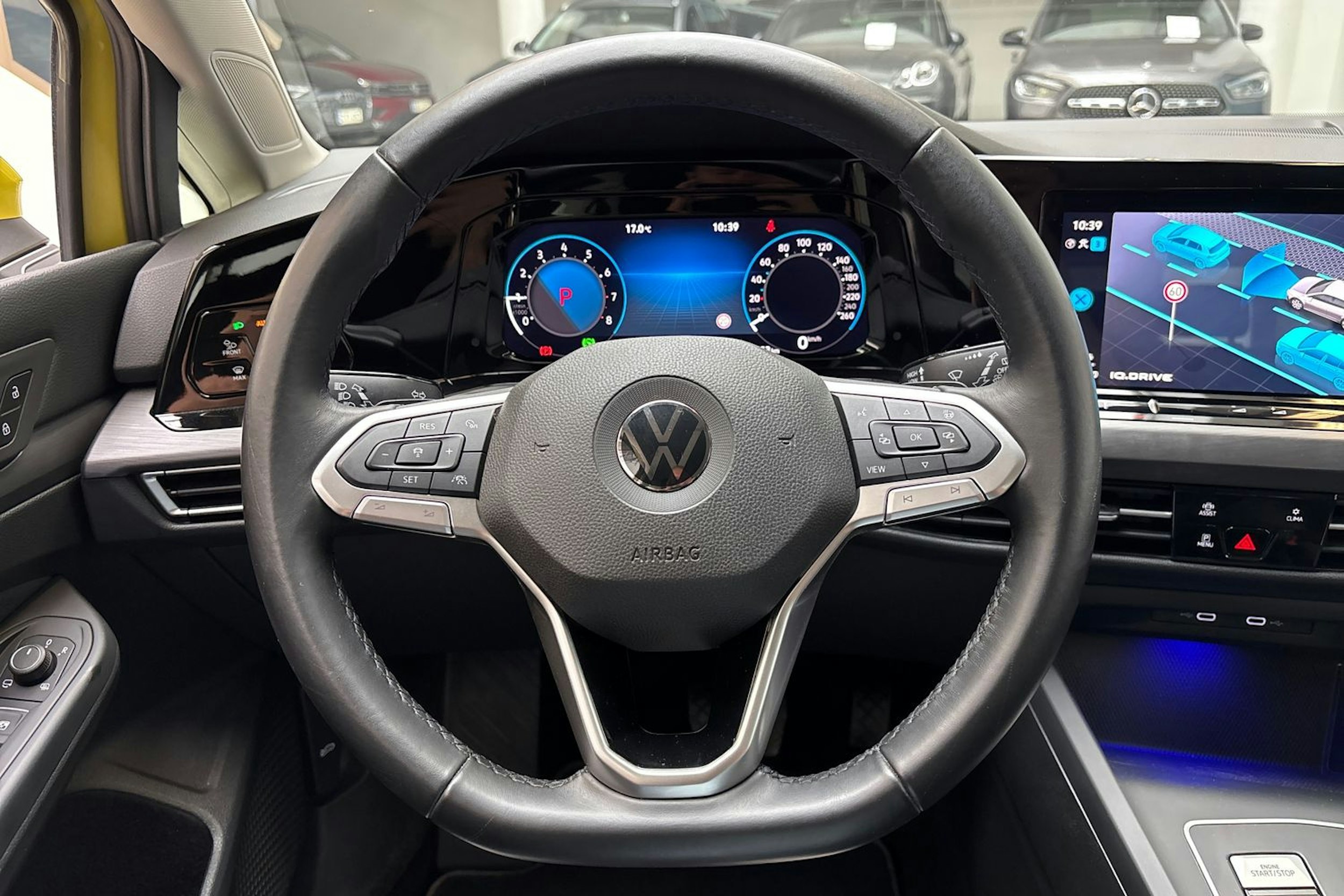 keltainen Volkswagen Golf 2021 kuva 14.